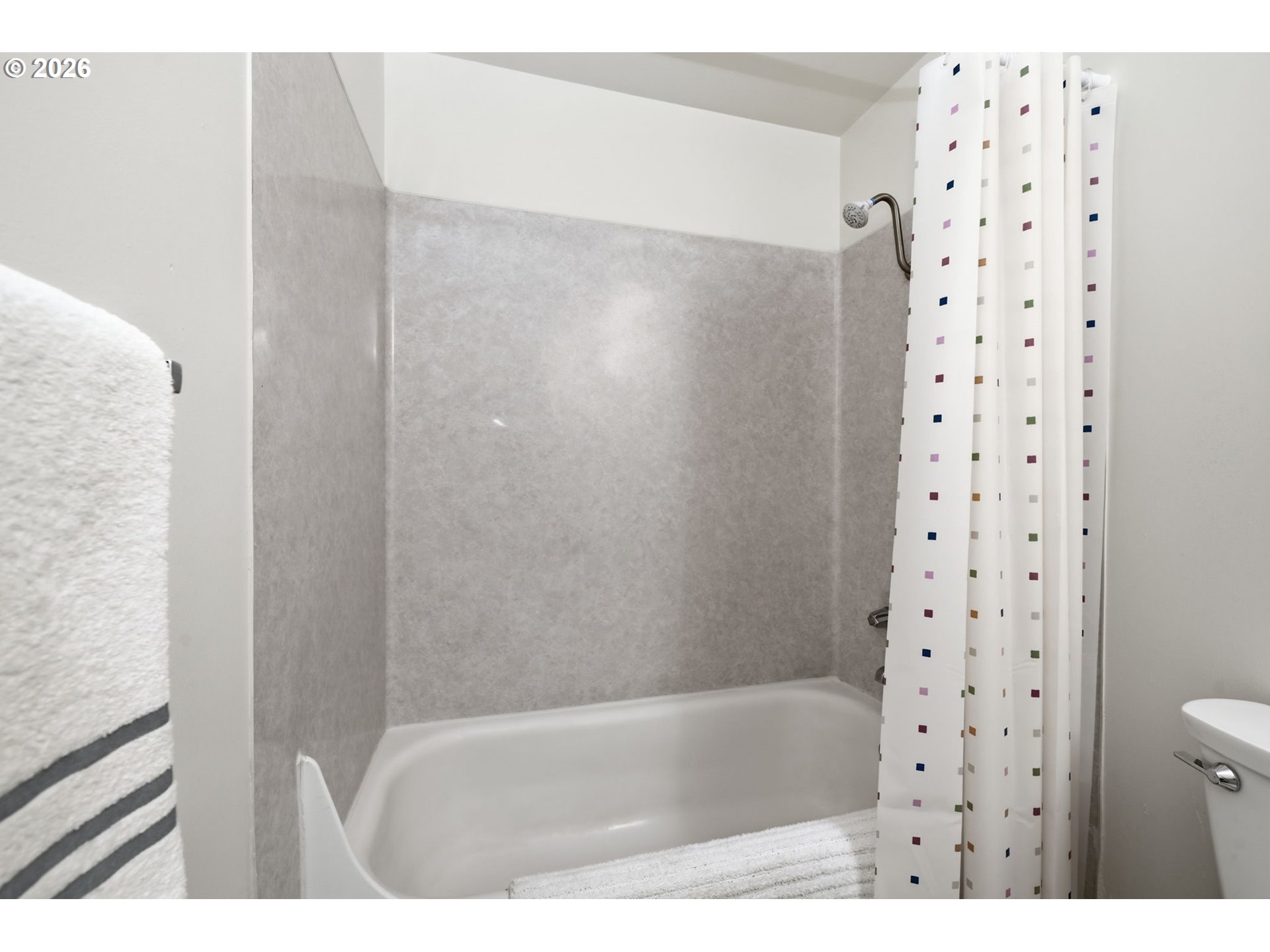 1674 Hayes Street, Unit B Eugene, OR 97402 - Photo 22 of 30 a bathroom with a bathtub and a shower