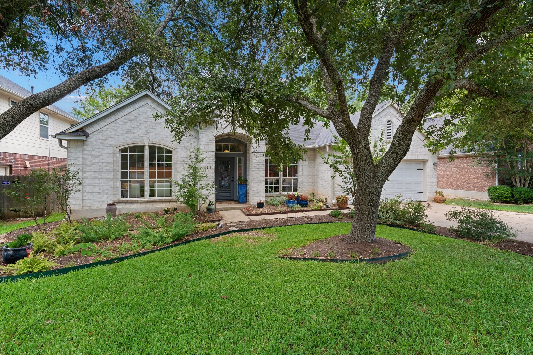 Welcome to 1219 Red Ranch Circle!