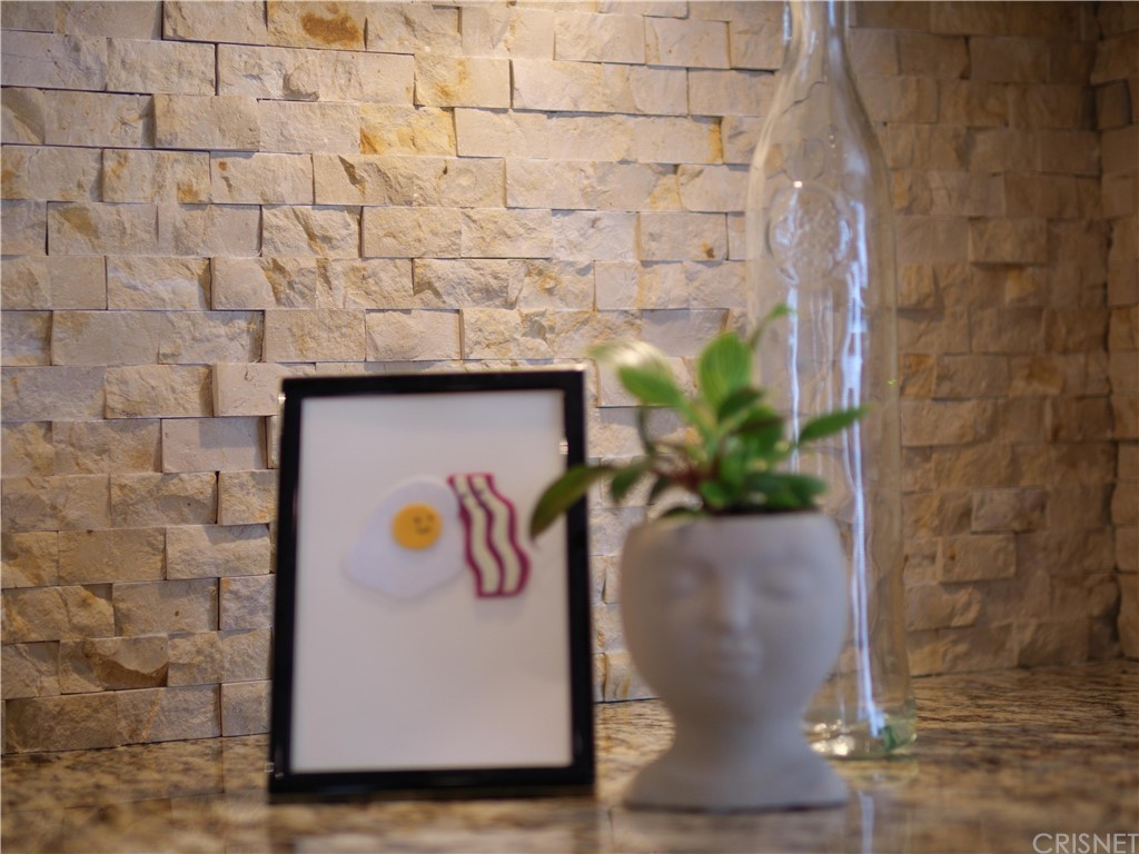 1122 North Niagara Street Burbank, CA 91505 - Photo 16 of 39 a view of painting