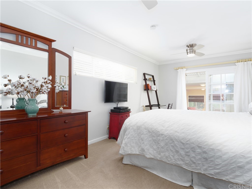 1122 North Niagara Street Burbank, CA 91505 - Photo 24 of 39 a bedroom with a large bed and a flat tv screen on dresser