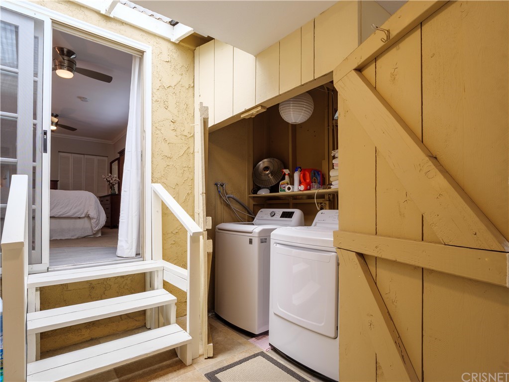 1122 North Niagara Street Burbank, CA 91505 - Photo 28 of 39 a utility room with dryer and washer