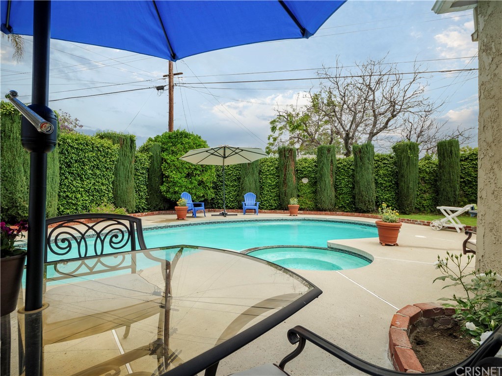 1122 North Niagara Street Burbank, CA 91505 - Photo 30 of 39 a view of a swimming pool with a patio