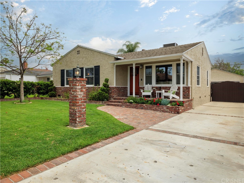 1122 North Niagara Street Burbank, CA 91505 - Photo 3 of 39 a front view of house with yard and outdoor seating