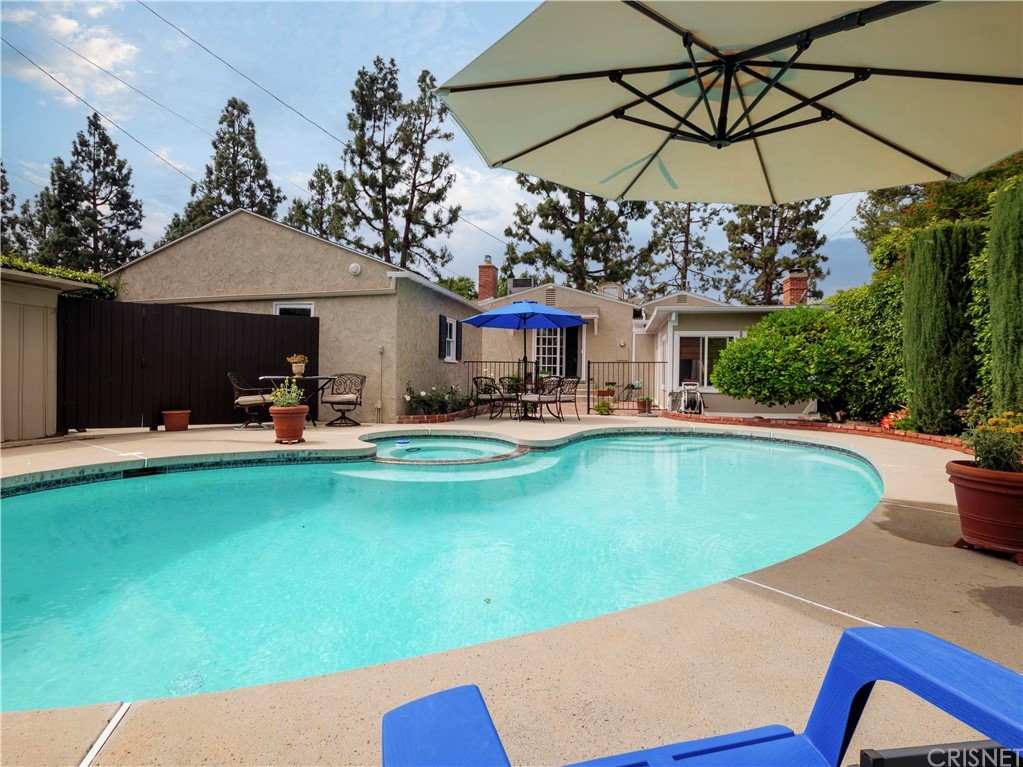 1122 North Niagara Street Burbank, CA 91505 - Photo 35 of 39 a view of a swimming pool with a patio
