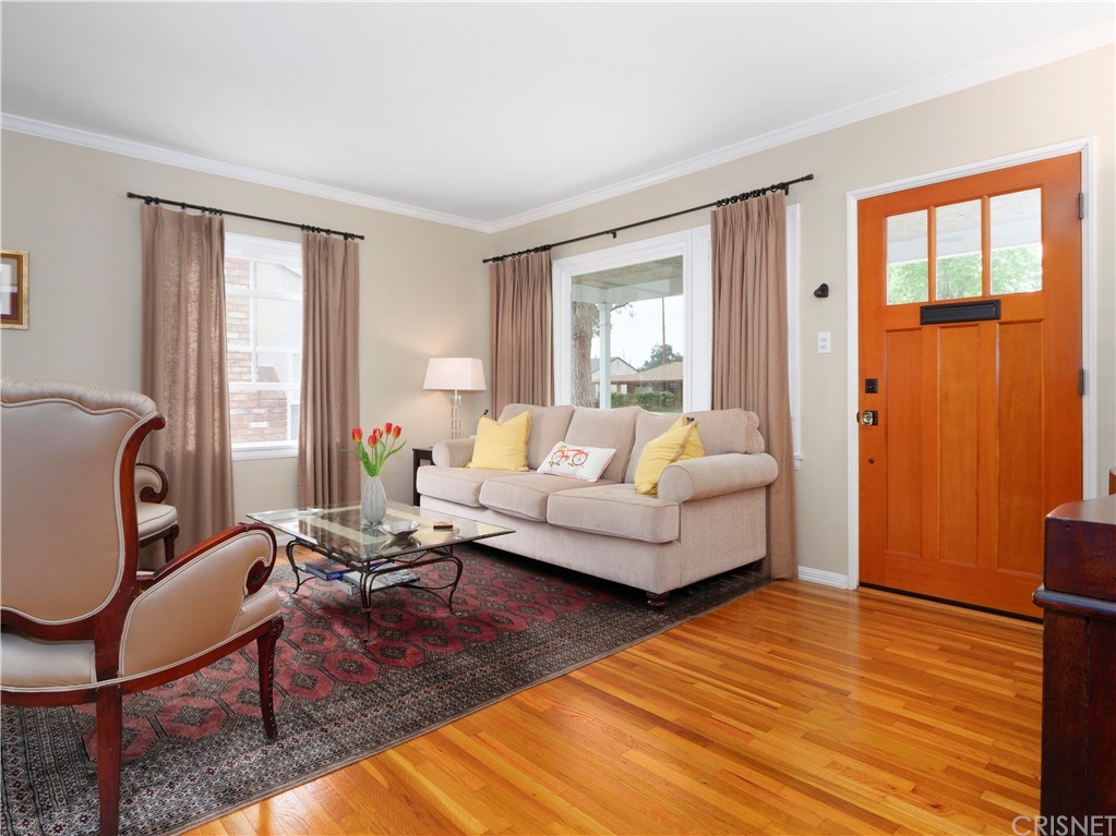 1122 North Niagara Street Burbank, CA 91505 - Photo 6 of 39 a living room with furniture and a window