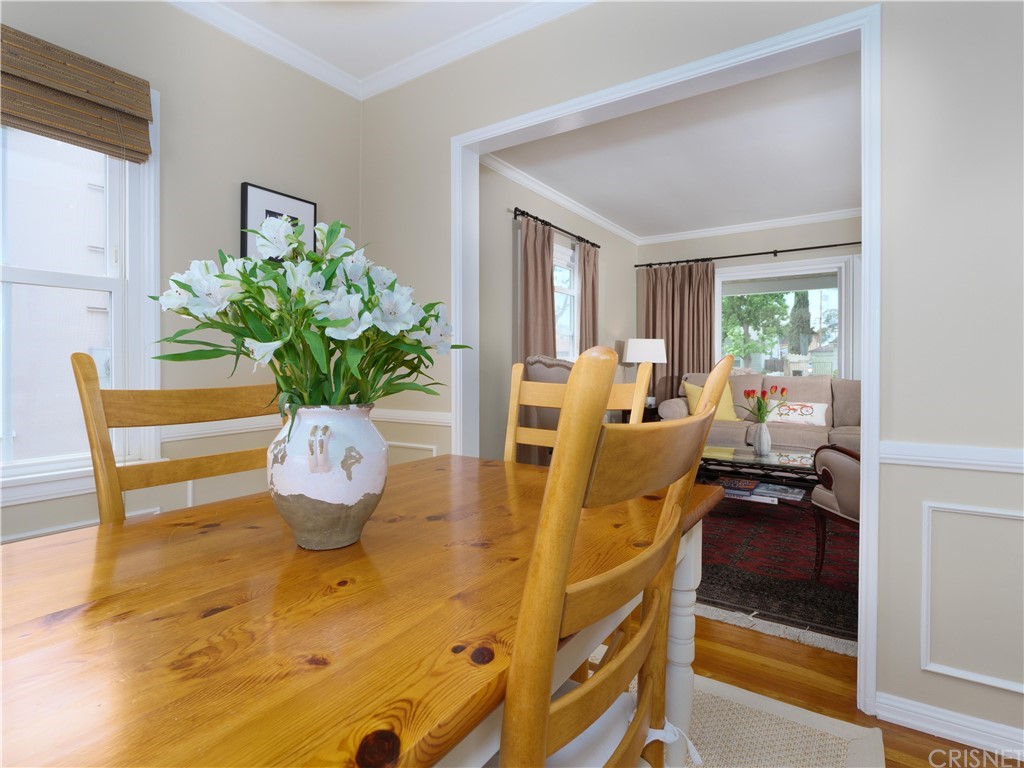 1122 North Niagara Street Burbank, CA 91505 - Photo 9 of 39 a living room with patio furniture
