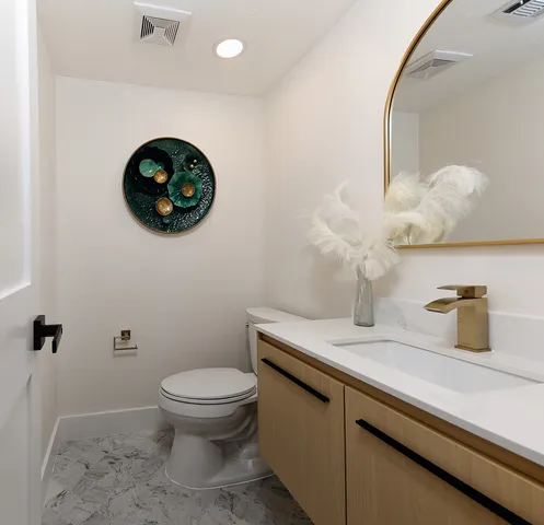 $925,000 | 16 Crinkleroot Court, The Woodlands, TX 77380