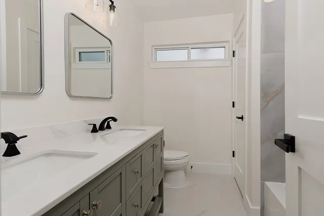 $925,000 | 16 Crinkleroot Court, The Woodlands, TX 77380