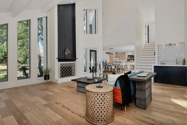 $925,000 | 16 Crinkleroot Court, The Woodlands, TX 77380