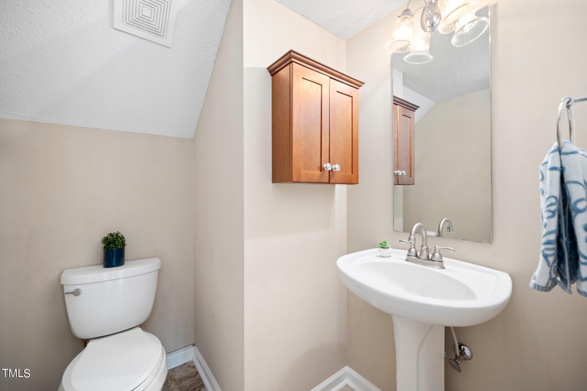 9228 Shallcross Way Raleigh, NC 27617 - Photo 16 of 34 17-web-or-mls-9228 Shallcross Way-76