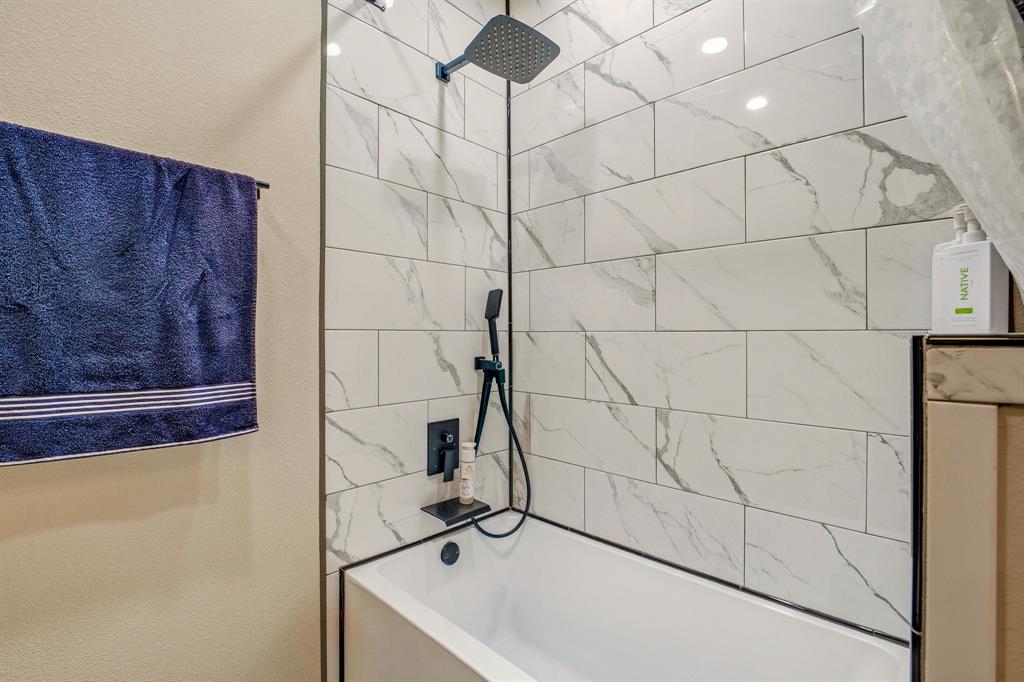 435 Edwards Drive Dublin, TX 76446 - Photo 17 of 40 a bathroom with a bathtub and shower