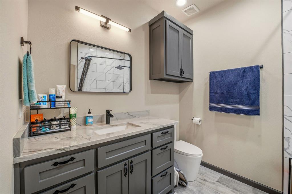 435 Edwards Drive Dublin, TX 76446 - Photo 18 of 40 a bathroom with a toilet a sink and mirror