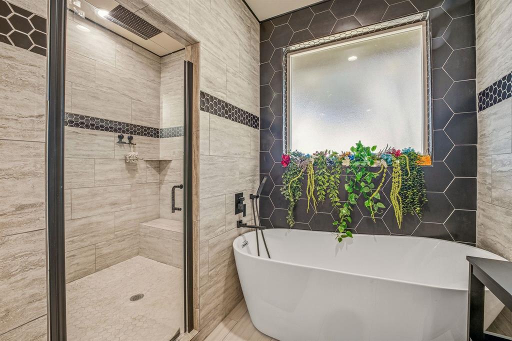 435 Edwards Drive Dublin, TX 76446 - Photo 25 of 40 a bathroom with a bathtub and shower