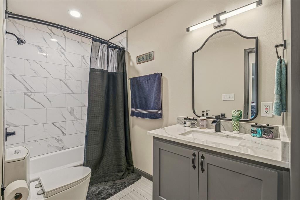 435 Edwards Drive Dublin, TX 76446 - Photo 29 of 40 a bathroom with a sink a toilet and shower
