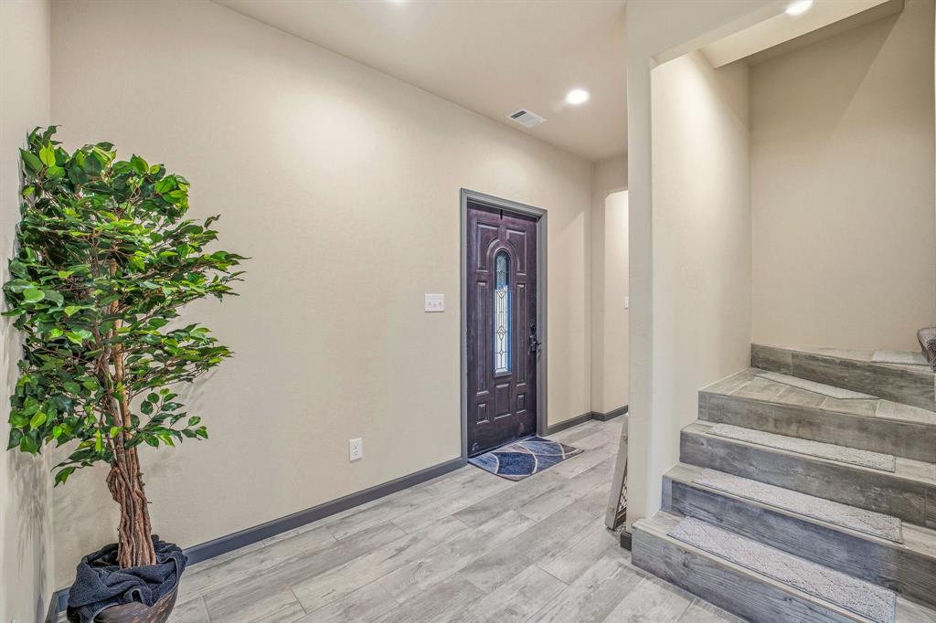 435 Edwards Drive Dublin, TX 76446 - Photo 4 of 40 a view of entryway with a potted plant