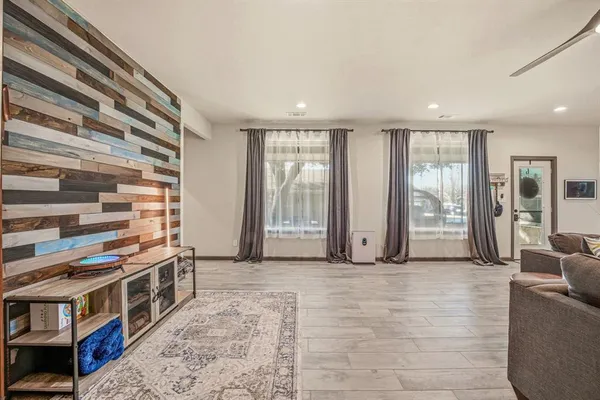 a view of livingroom with furniture
