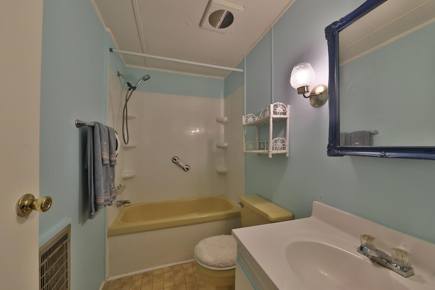 232 Matheny Grove Road Dresden, TN 38225 - Photo 11 of 21 a bathroom with a sink toilet and shower