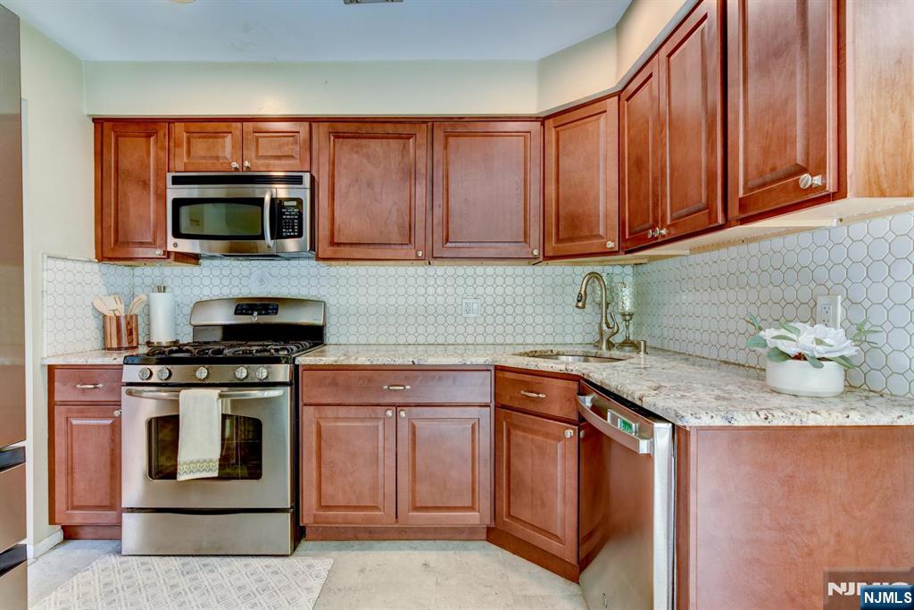 17 Independence Way Rockaway, NJ 07866 - Photo 26 of 48