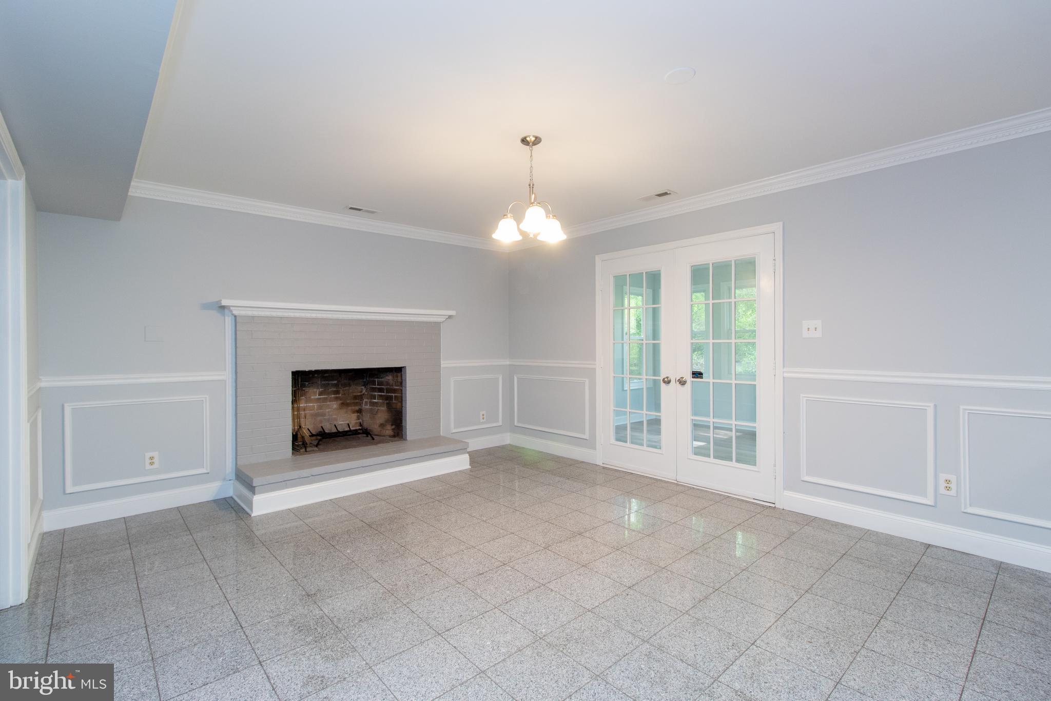 12020 Cross Rd Trail Brandywine, MD 20613 - Photo 8 of 29 Living Room