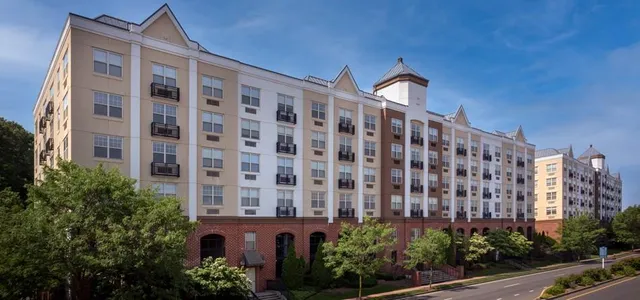 $3,650 | 1100 Avalon Square, Unit 1221, Glen Cove, NY 11542