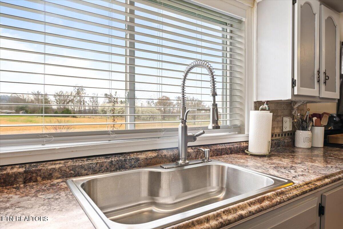 9137 East Emory Road Corryton, TN 37721 - Photo 16 of 47 17-9137 E Emory Rd