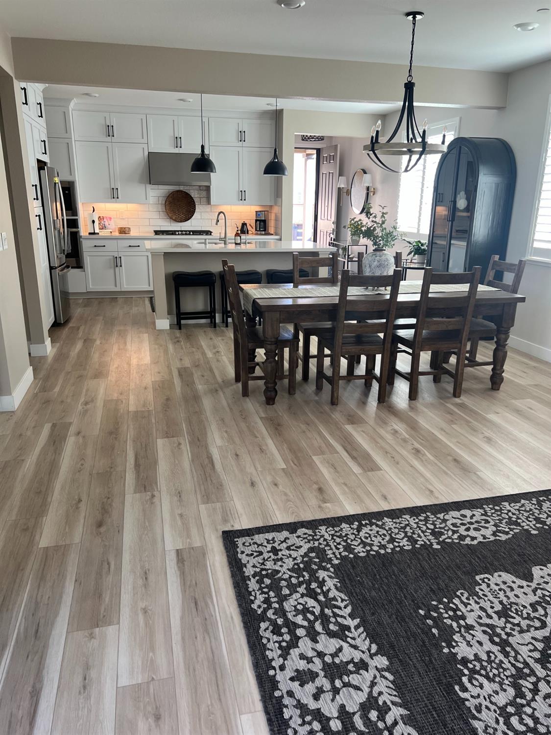 720 Riley Way Lincoln, CA 95648 - Photo 21 of 35 a dining room with furniture and window