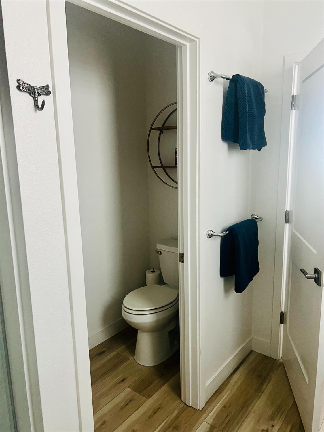 720 Riley Way Lincoln, CA 95648 - Photo 27 of 35 a bathroom with a toilet and a shower