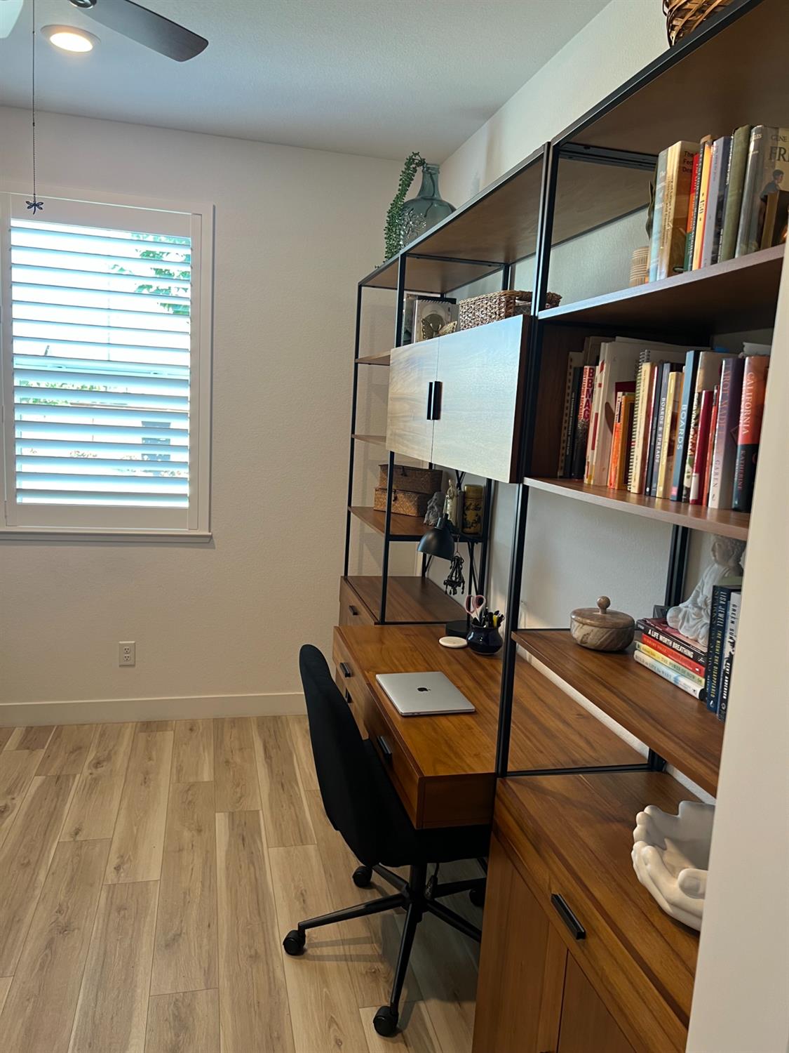 720 Riley Way Lincoln, CA 95648 - Photo 28 of 35 a room with musical instruments