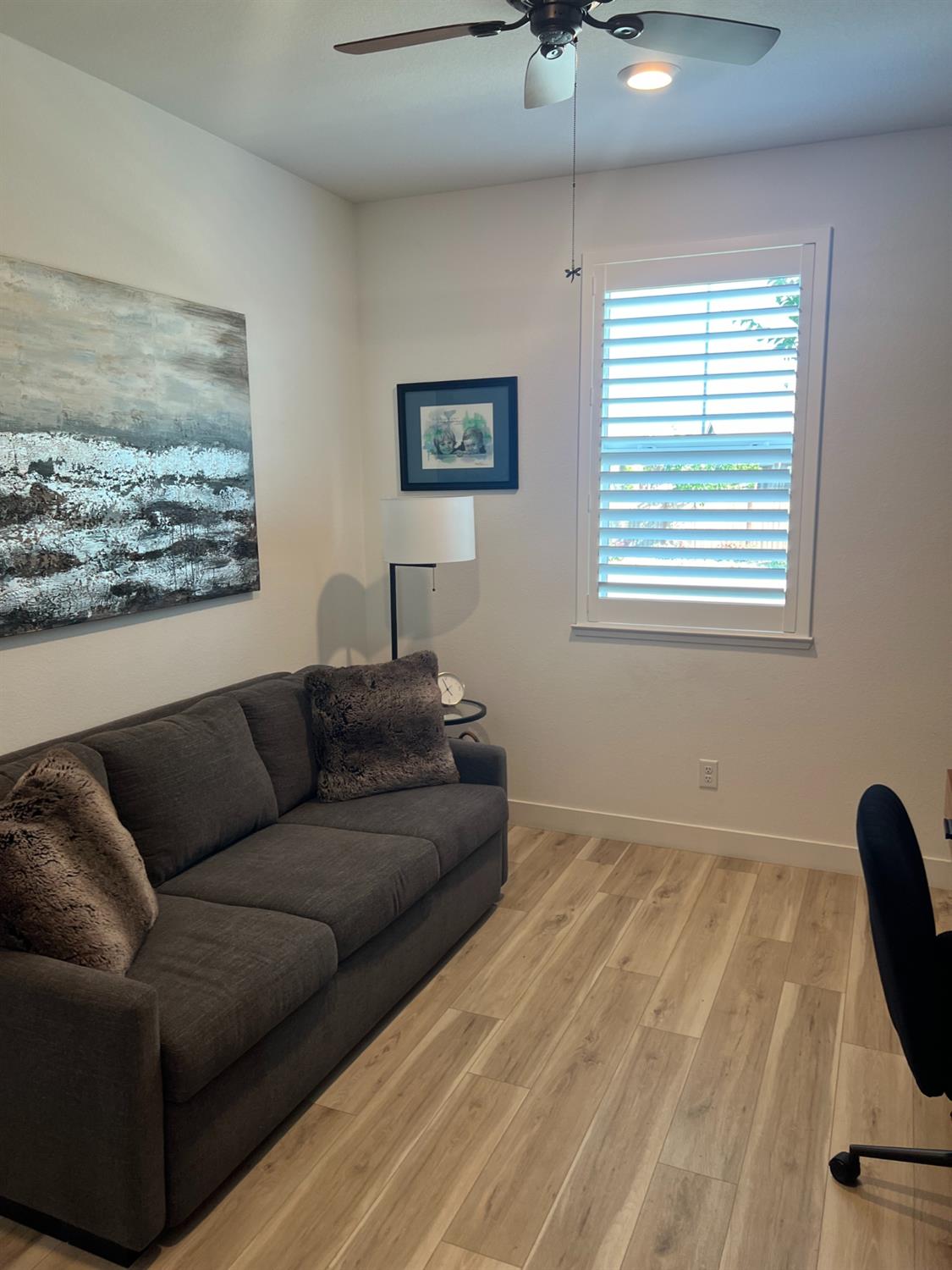 720 Riley Way Lincoln, CA 95648 - Photo 29 of 35 a living room with furniture and a window