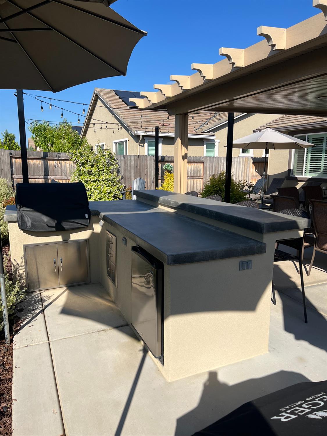 720 Riley Way Lincoln, CA 95648 - Photo 6 of 35 a view of a chairs and table in the patio