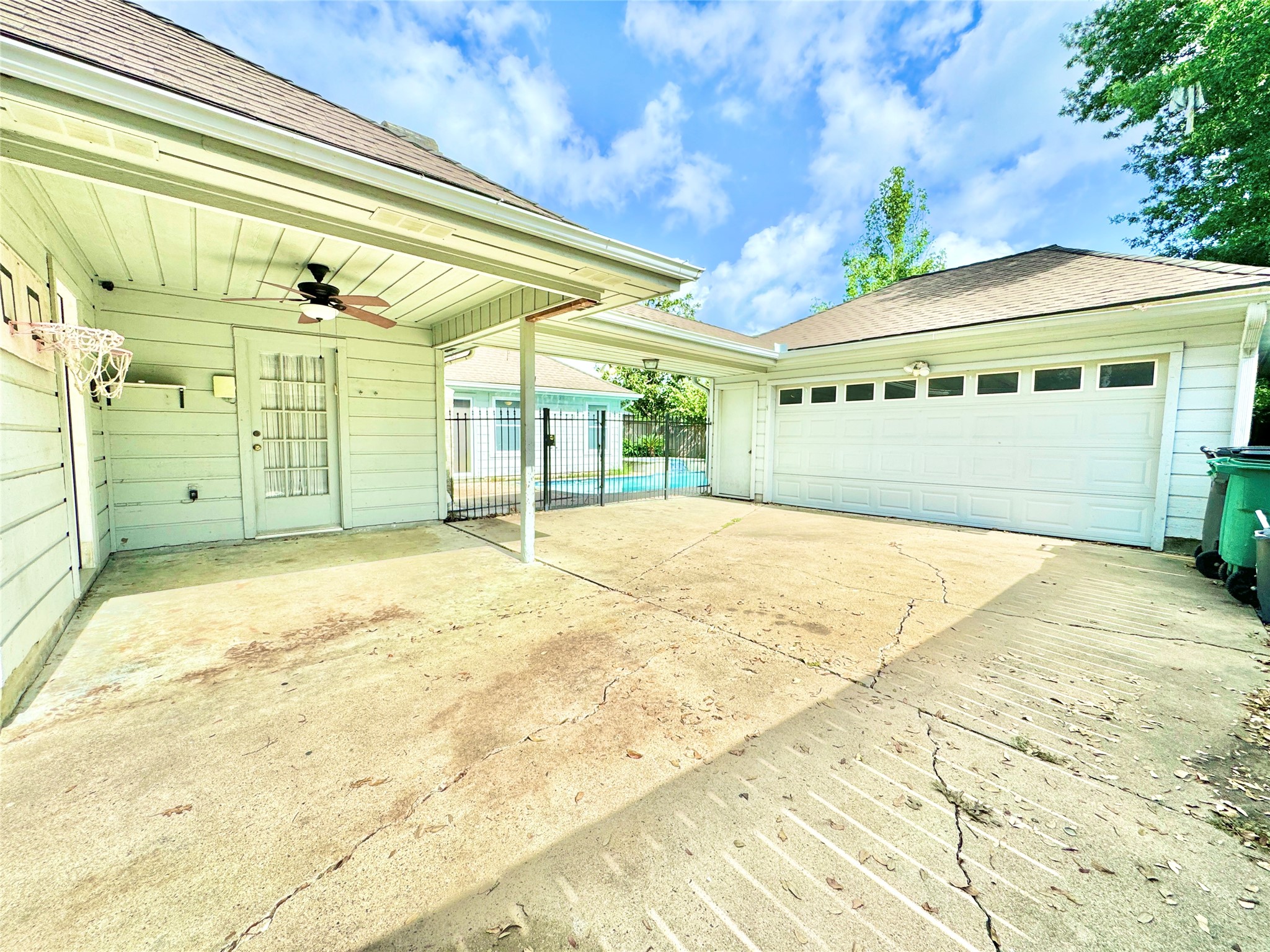7914 Candle Lane Houston, TX 77071 - Photo 21 of 44 a view of a large building