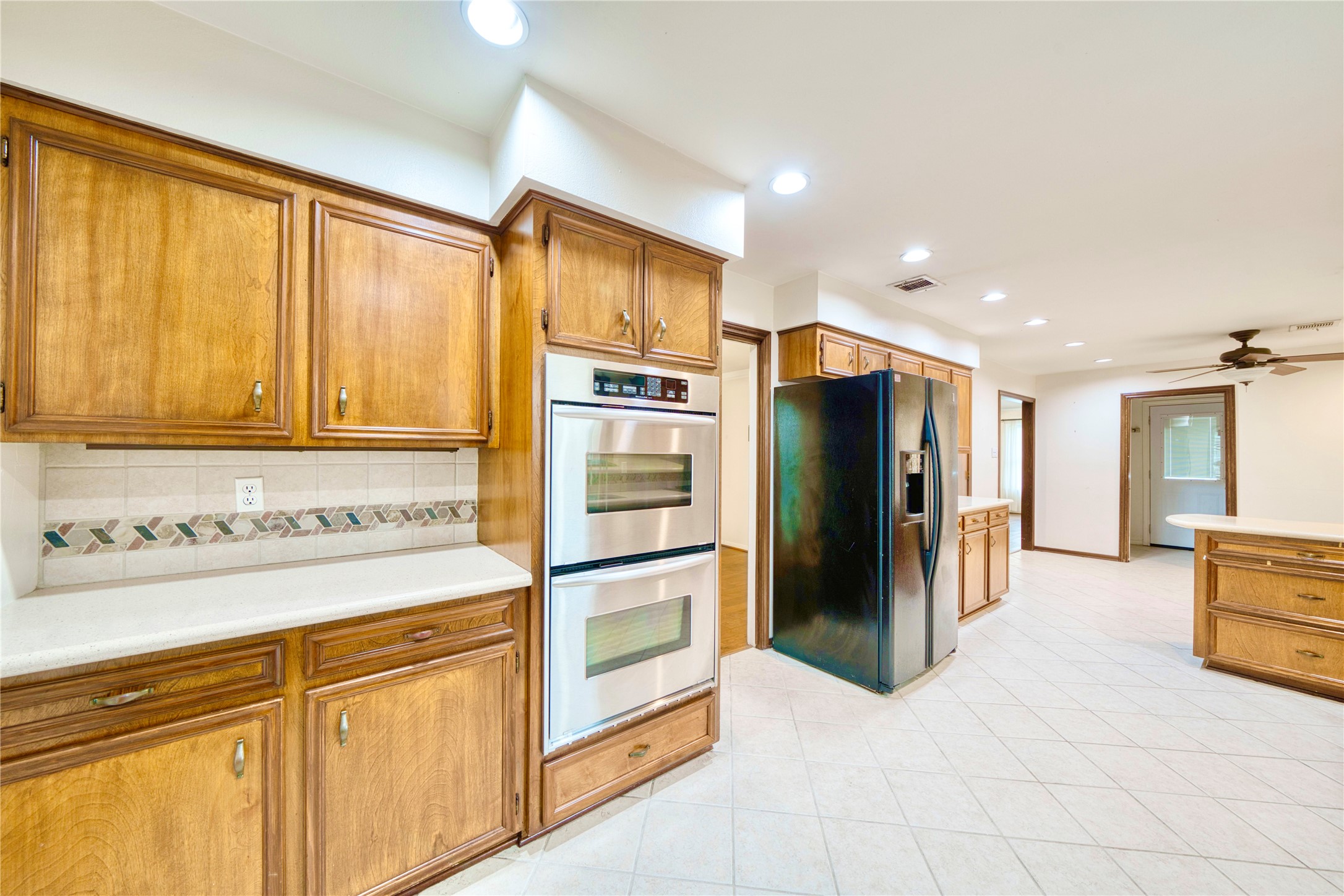 7914 Candle Lane Houston, TX 77071 - Photo 26 of 44 a kitchen with stainless steel appliances a refrigerator and cabinets