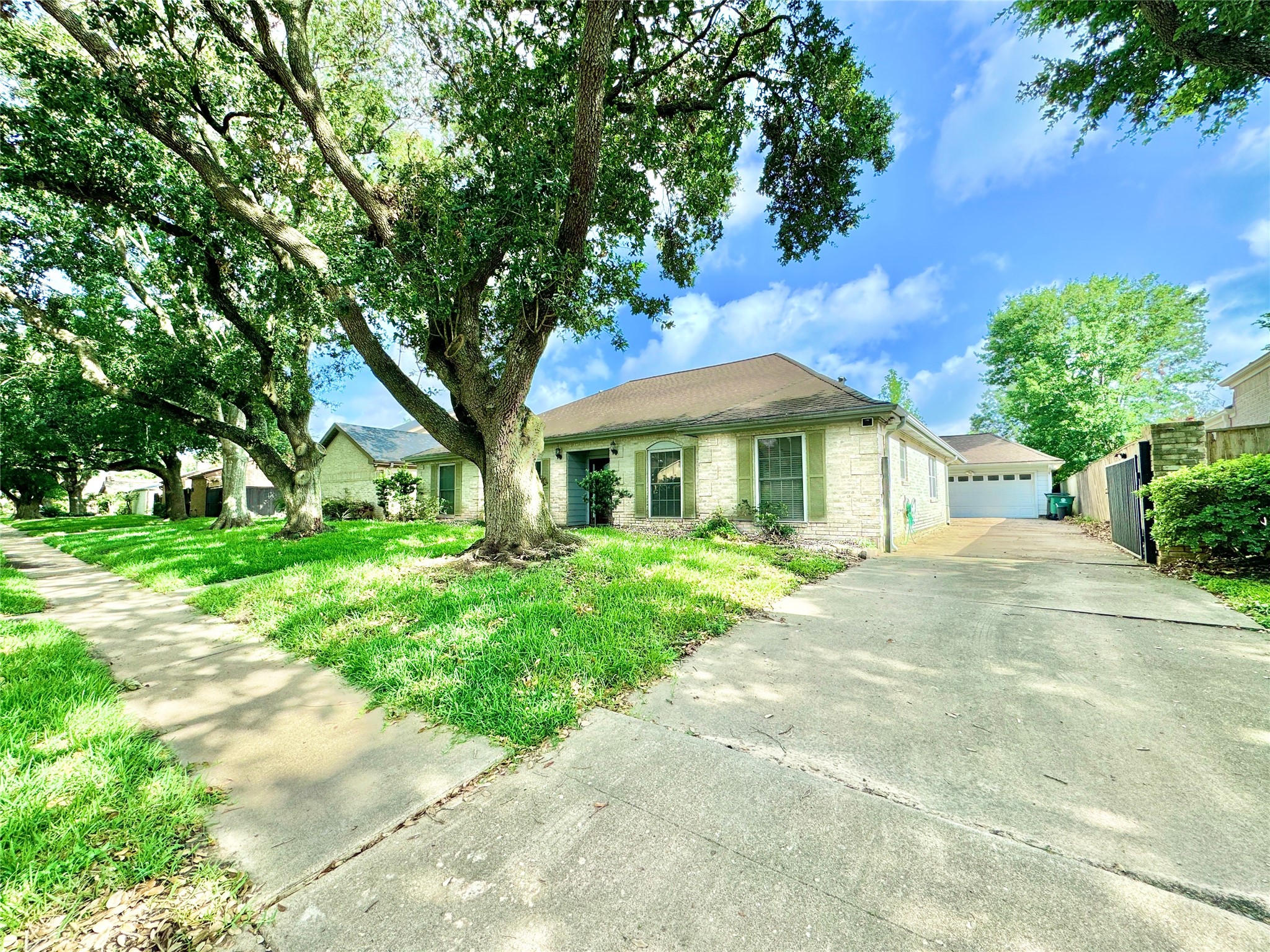7914 Candle Lane Houston, TX 77071 - Photo 6 of 44 a front view of a house with a garden