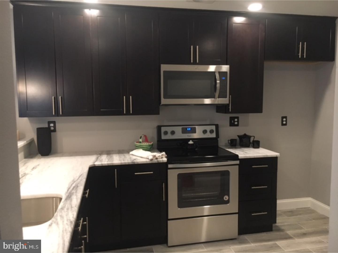100 Whetstone Road, Unit G12 Horsham, PA 19044 - Photo 6 of 22 Kitchen
