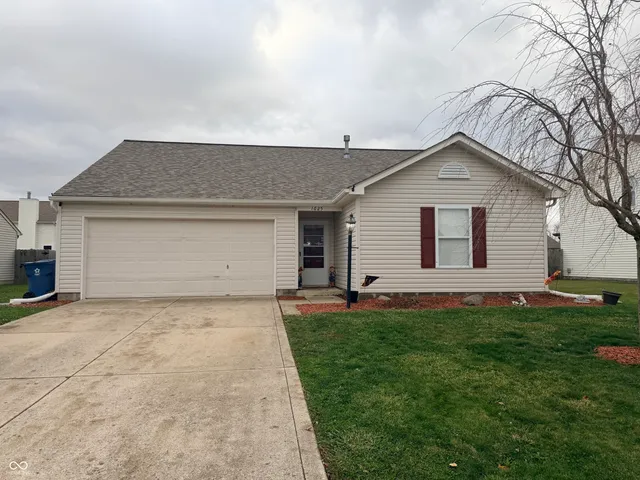 $219,900 | 1625 Willowview Lane, Greenfield, IN 46140