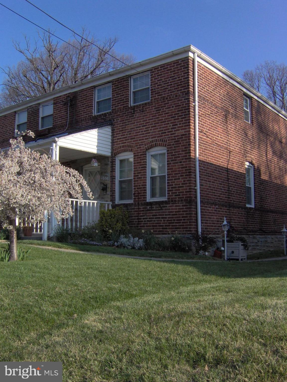 1666 Mussula Road Towson, MD 21286 - Photo 20 of 21 a backyard of a house with lots of green space