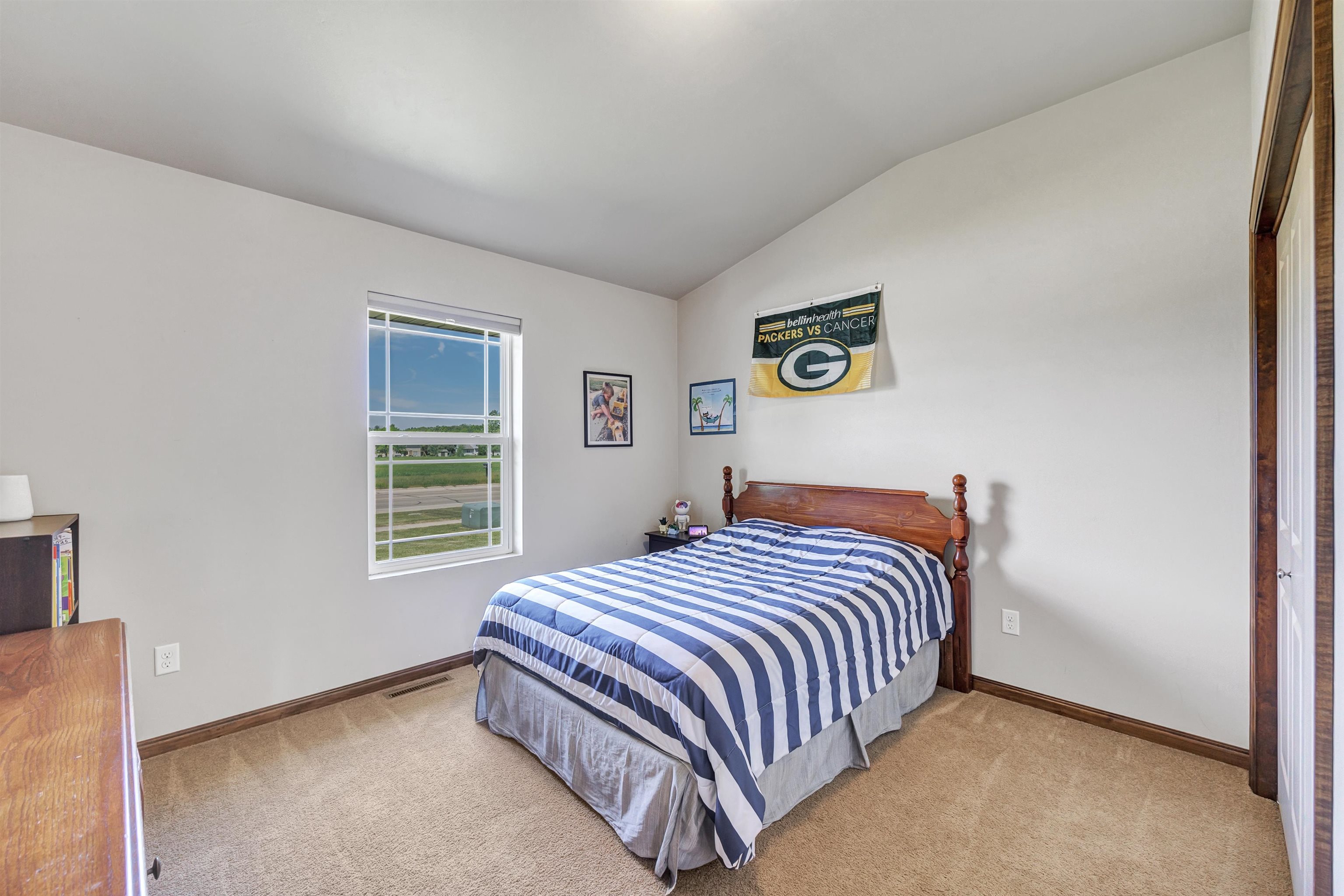 1659 Ontario Road Green Bay, WI 54311 - Photo 15 of 37