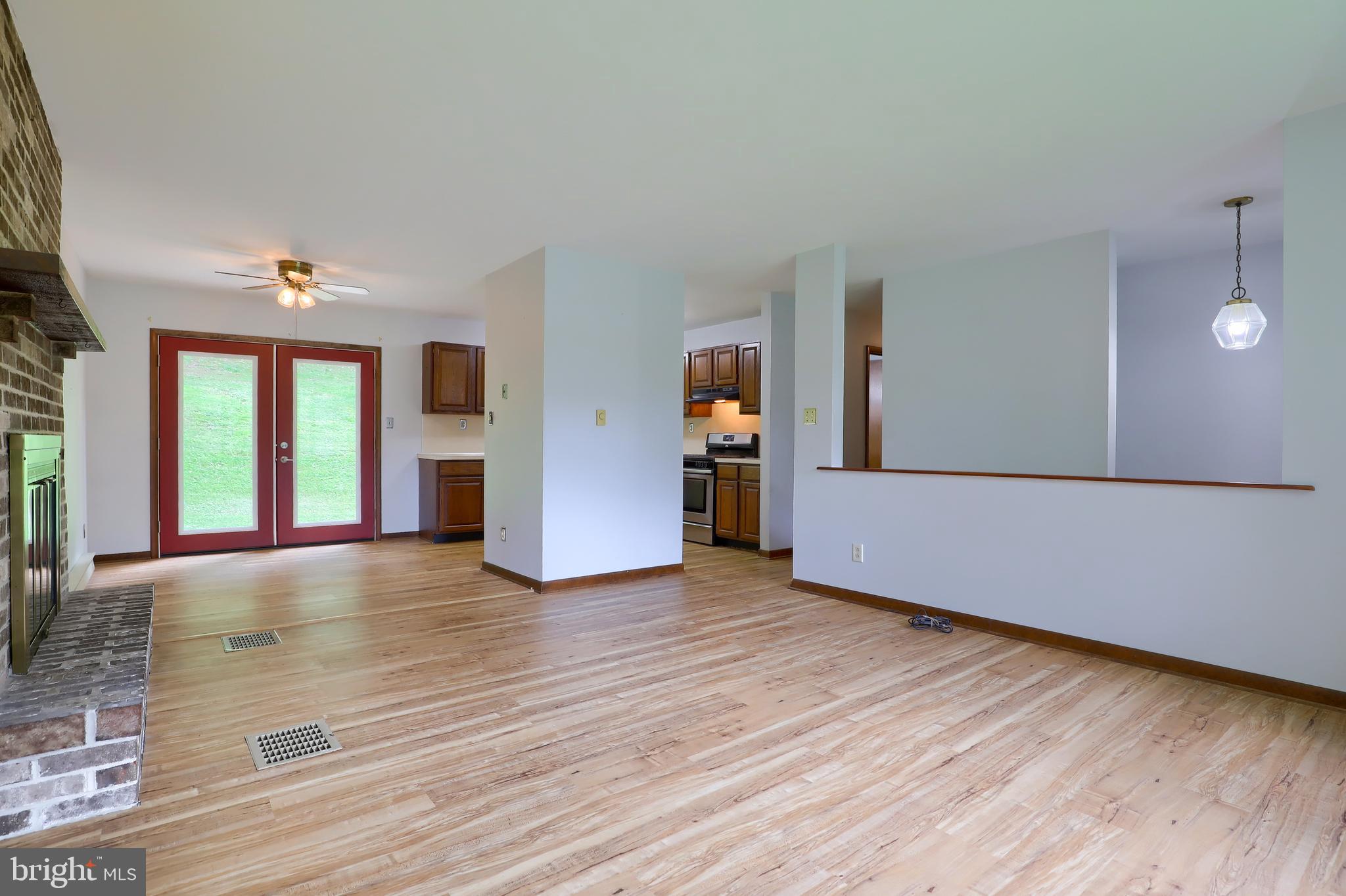 6252 River Road Conestoga, PA 17516 - Photo 13 of 27 Living room