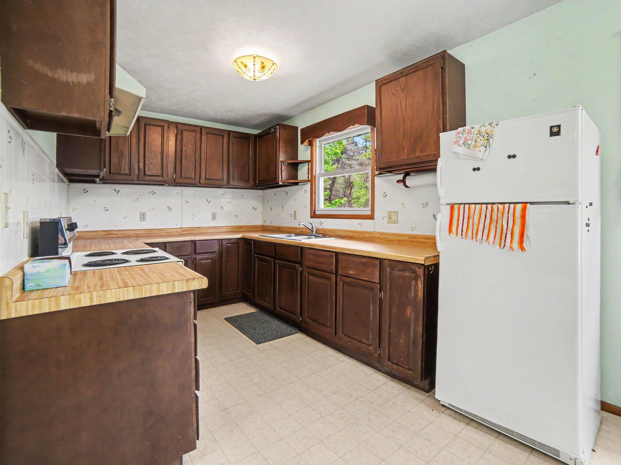 9070 4 Mile Road Hesperia, MI 49421 - Photo 8 of 19 Kitchen
