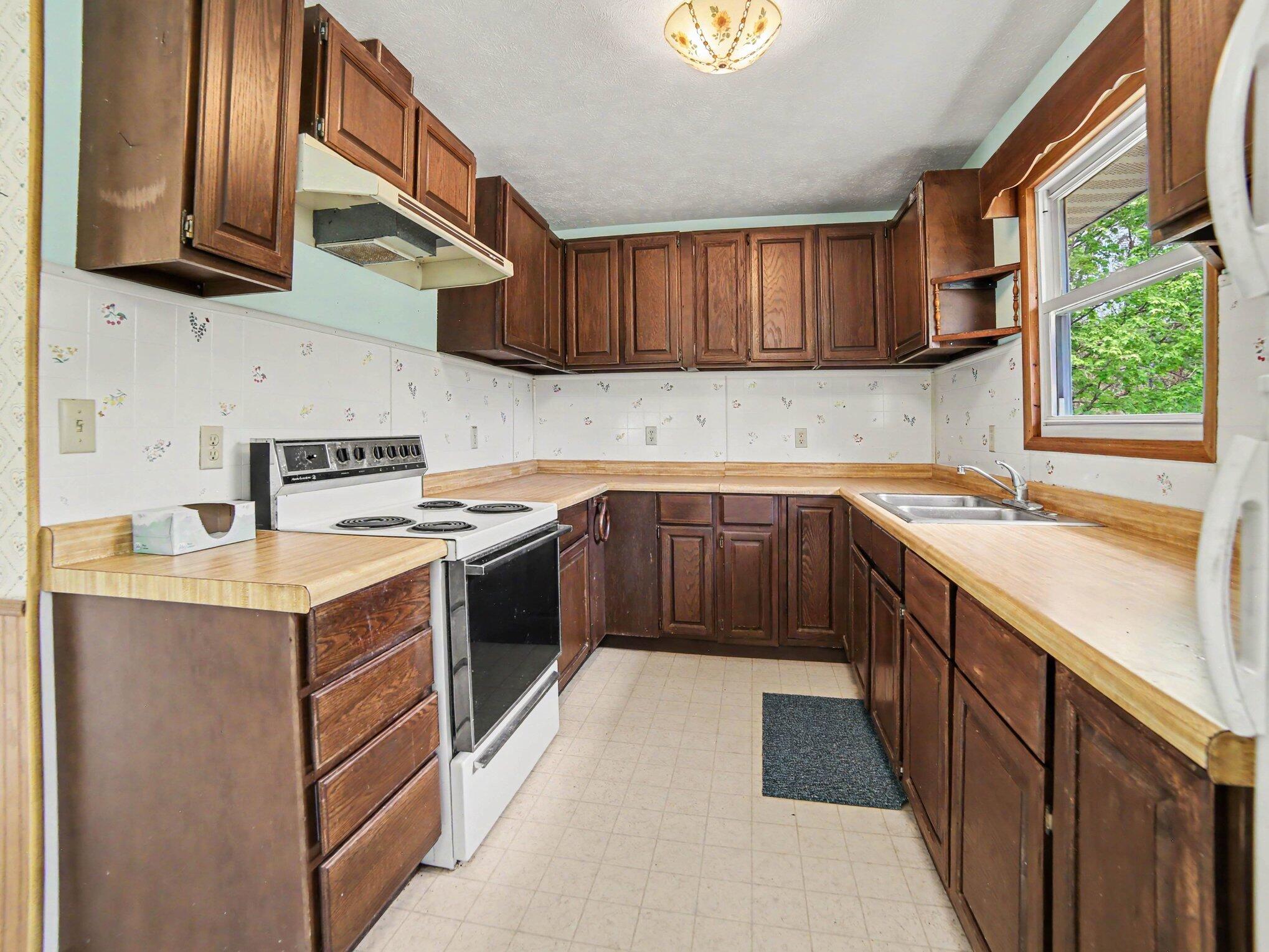 9070 4 Mile Road Hesperia, MI 49421 - Photo 9 of 19 Kitchen