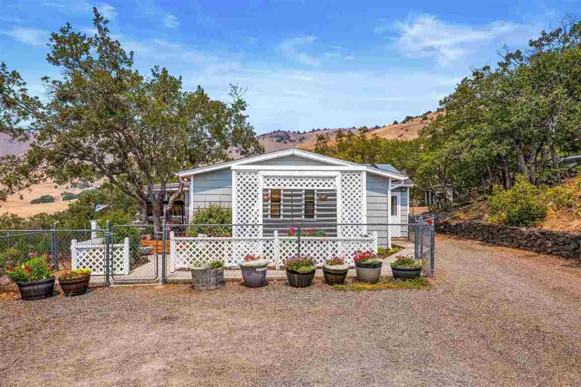 8402 Faith Road Montague, CA 96064 - Photo 2 of 27 Gallery Image 2