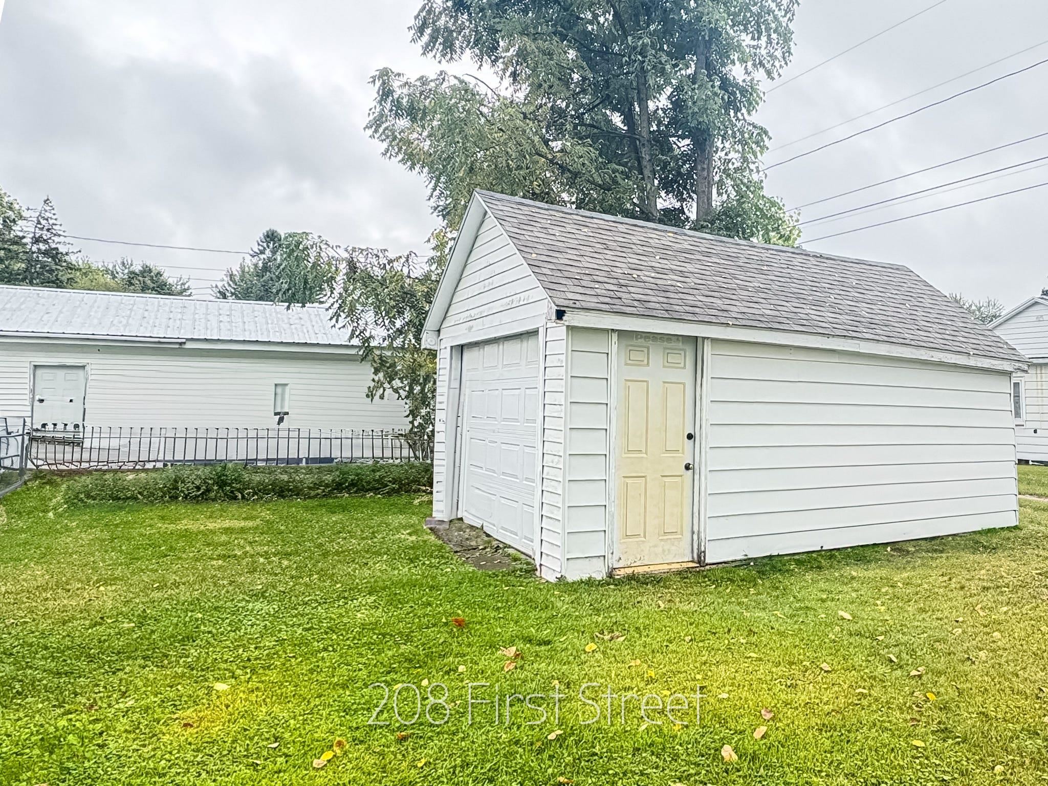 208 1st Street Oconto, WI 54153 - Photo 13 of 14