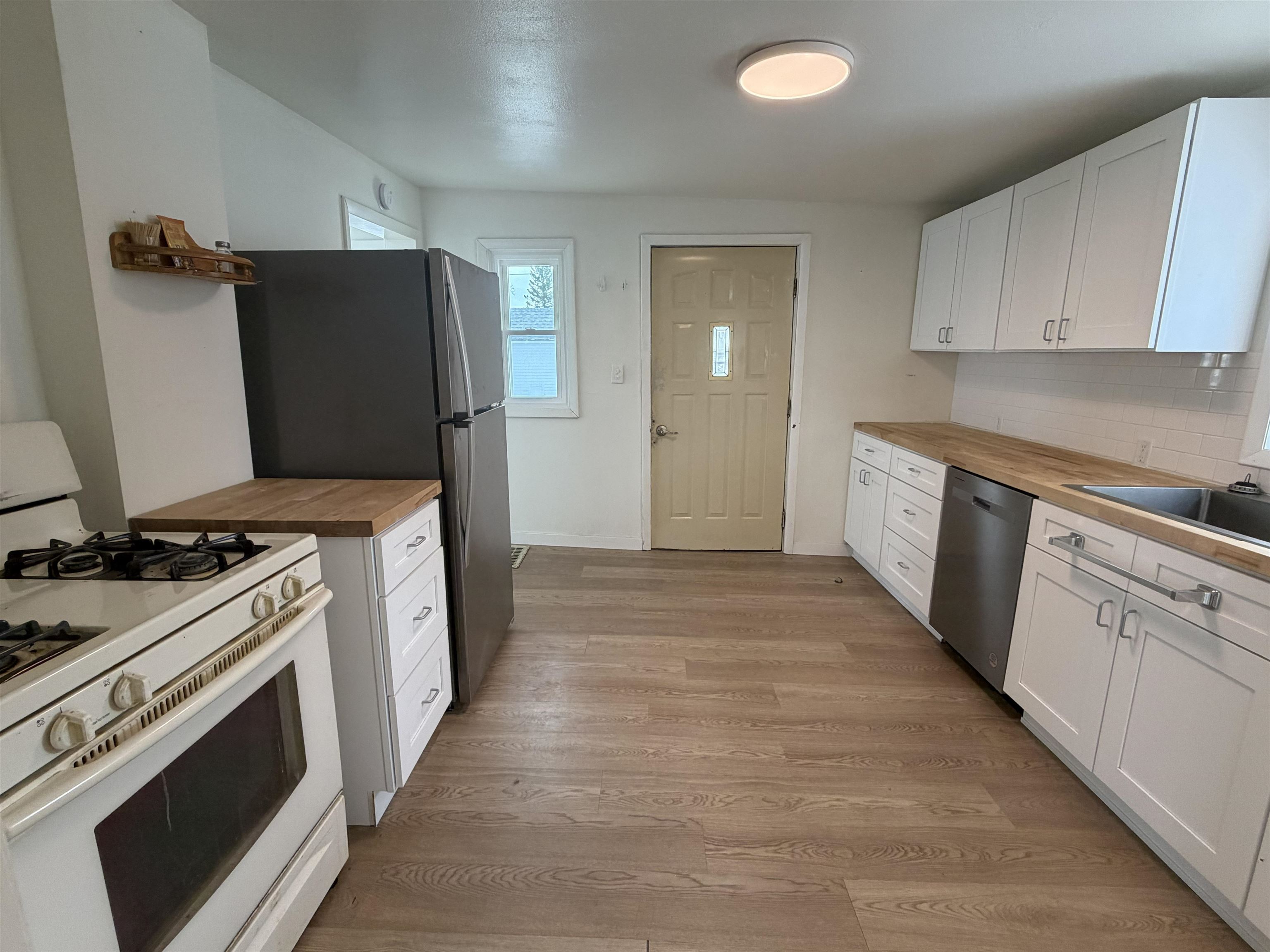 208 1st Street Oconto, WI 54153 - Photo 2 of 14