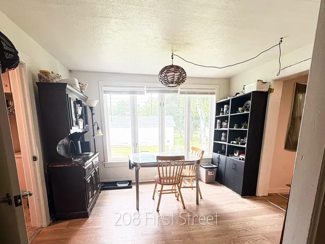 $142,900 | 208 1st Street, Oconto, WI 54153