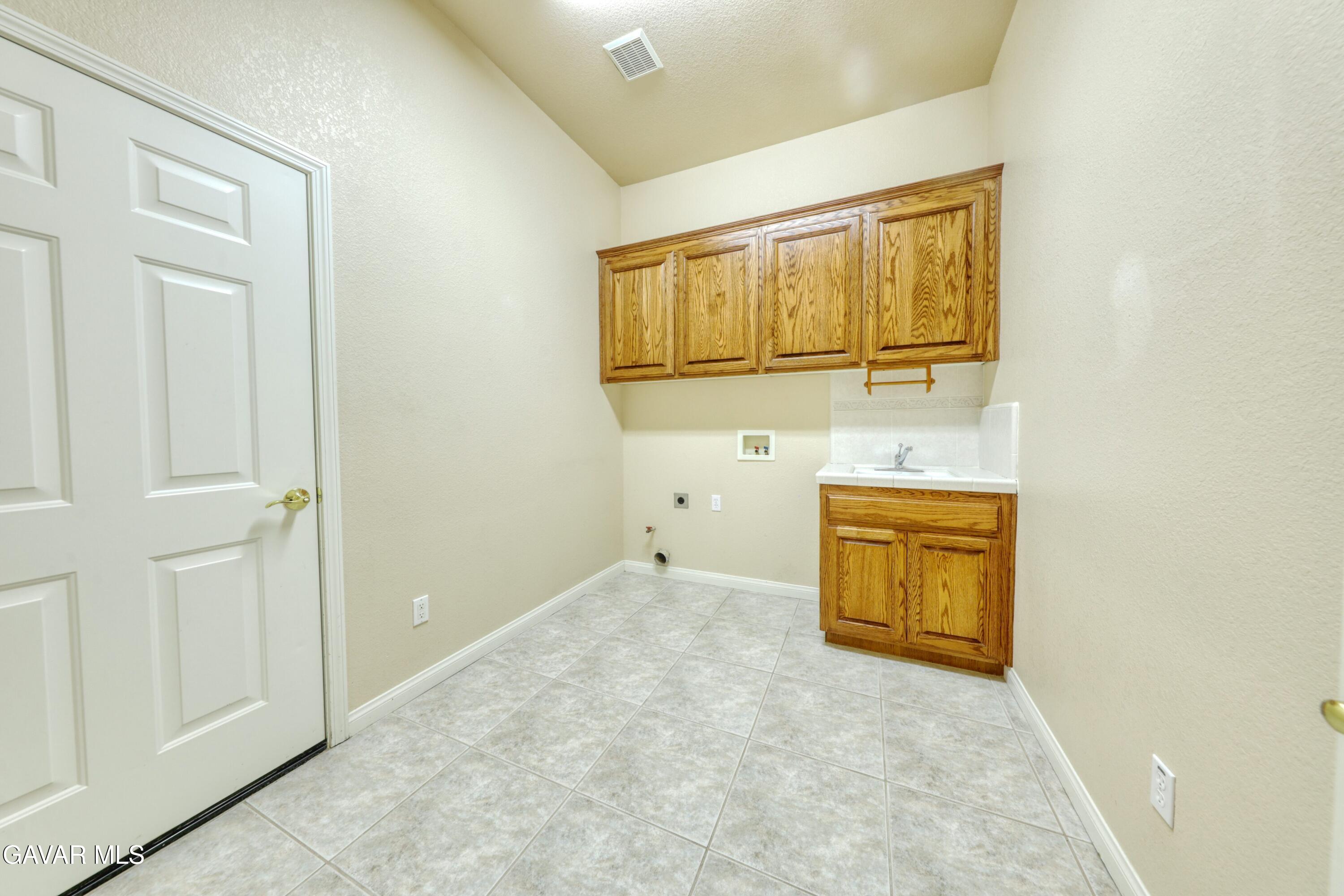 23780 Coyote Court Tehachapi, CA 93561 - Photo 41 of 48 an empty room with a door