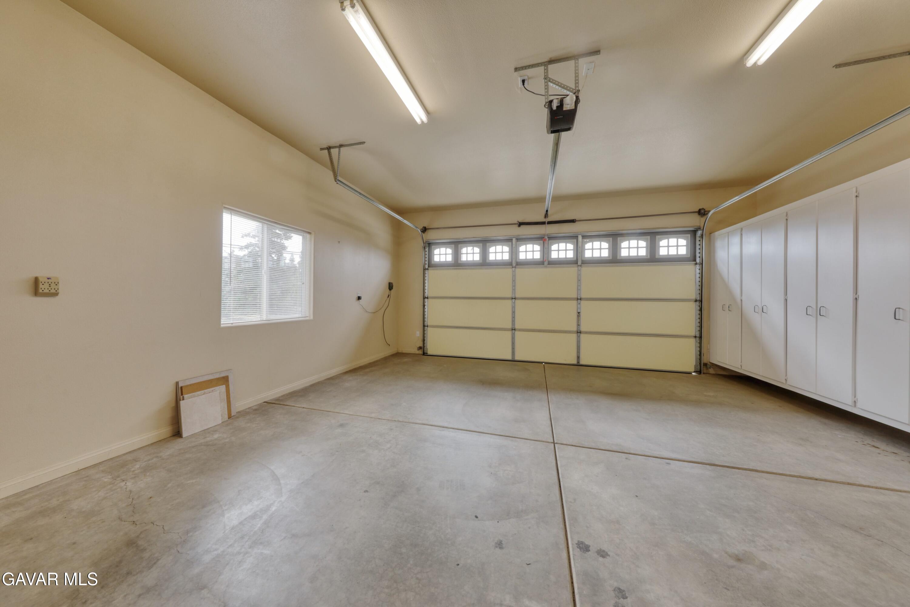 23780 Coyote Court Tehachapi, CA 93561 - Photo 42 of 48 a view of a garage