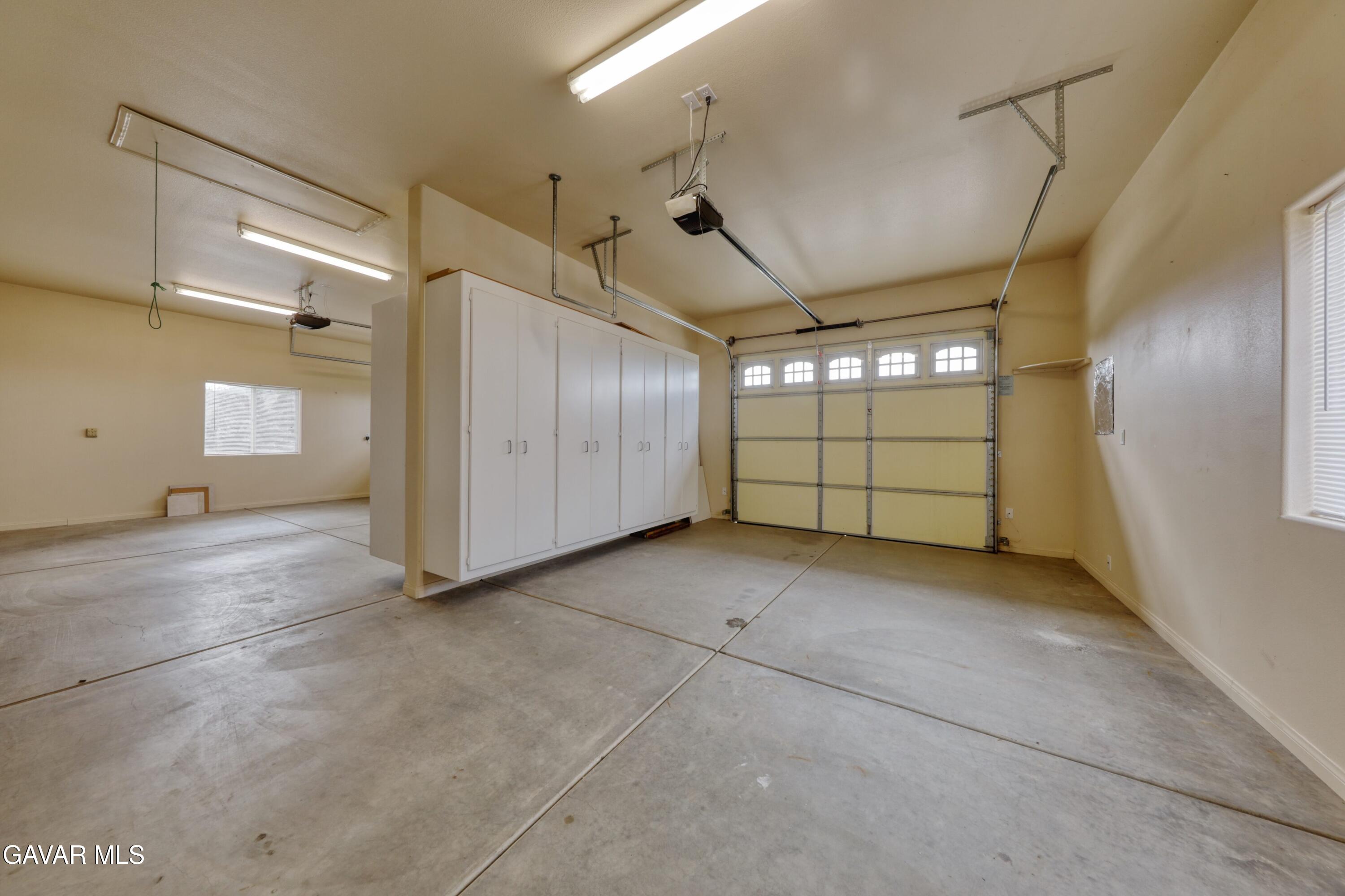 23780 Coyote Court Tehachapi, CA 93561 - Photo 43 of 48 a view of a garage