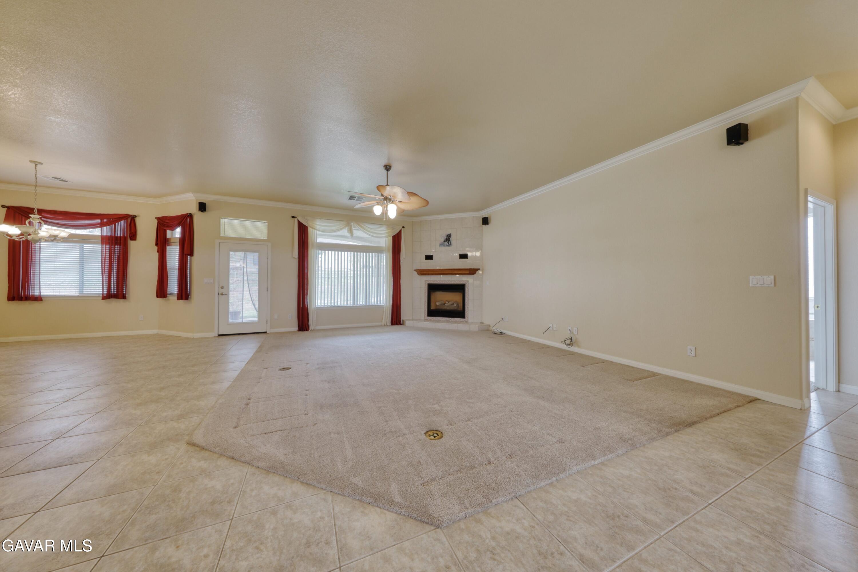 23780 Coyote Court Tehachapi, CA 93561 - Photo 8 of 48 a view of a big room with closet and windows