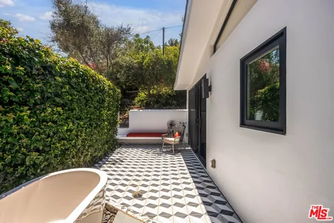 $2,000,000 | 26272 Cool Glen Way, Malibu, CA 90265