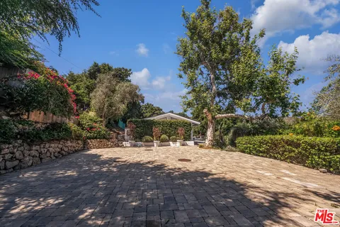 $2,000,000 | 26272 Cool Glen Way, Malibu, CA 90265